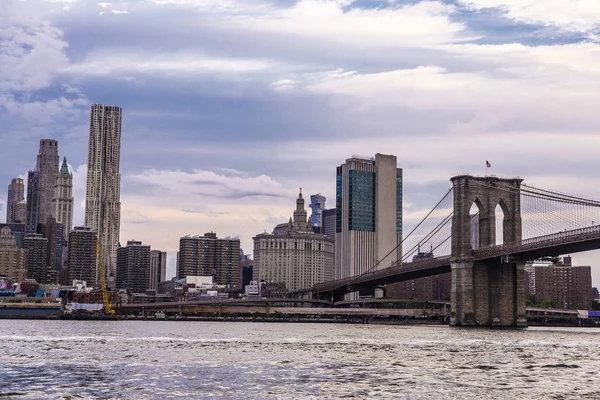 Skyline van wolkenkrabbers in Manhattan, New York City, Verenigde Staten — Stockfoto