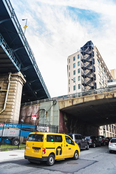 Túnel bajo el puente de Manhattan en Nueva York, EE.UU. — Foto de Stock