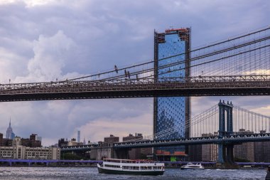 Manhattan'da gün batımında gökdelenlerin silueti, New York City, Abd