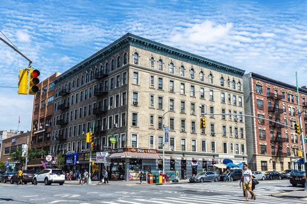 Restaurante y tiendas en Harlem, Nueva York, Estados Unidos — Foto de Stock