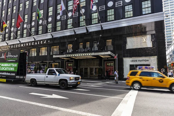 Bloomingdales grandes almacenes en Nueva York, Estados Unidos — Foto de Stock