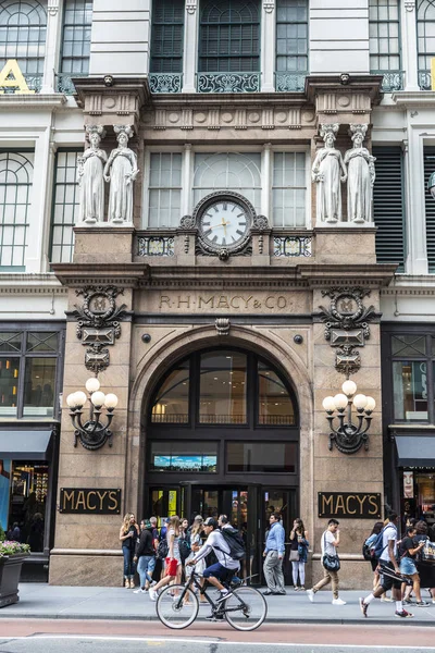 Obchodní prodejna Macys v New York City, USA — Stock fotografie
