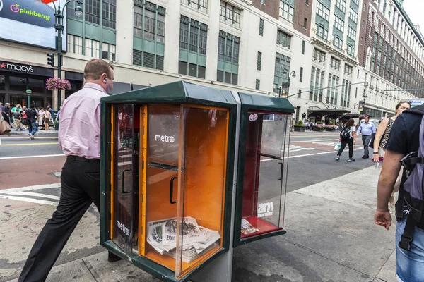 Máquina automática de venda automática de jornais em Manhattan, New York C — Fotografia de Stock