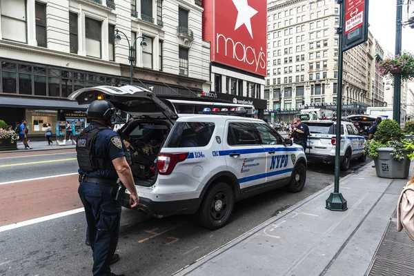 Policías y patrulleros en Manhattan, Nueva York, EE.UU. — Foto de Stock