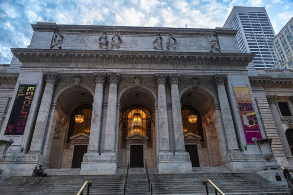 Biblioteca Pública de Nueva York en la ciudad de Nueva York, EE.UU. — Foto de Stock