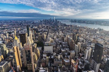 Manhattan'da gün batımında gökdelenlerin silueti, New York City, Abd