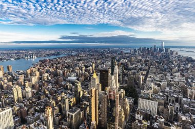 Manhattan'da gün batımında gökdelenlerin silueti, New York City, Abd