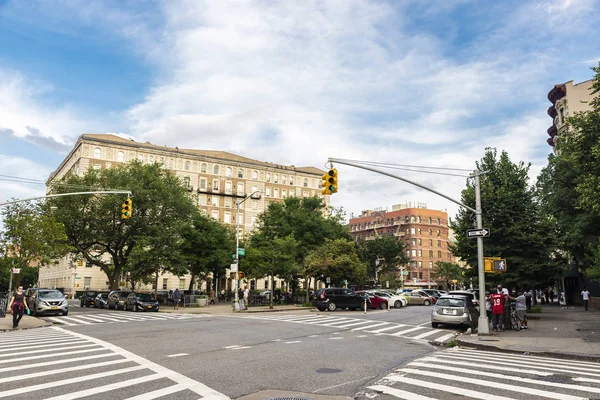 Cross Street in Harlem, New York City, Verenigde Staten — Stockfoto