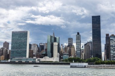 East River ve Manhattan silueti New York City, ABD