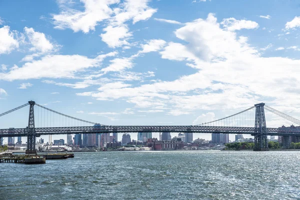 Мост Вильямсбург в Нью-Йорке, США — стоковое фото