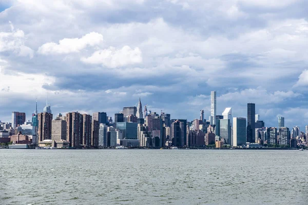 Ορίζοντας του ουρανοξύστη στο Μανχάταν, Νέα Υόρκη, Ηνωμένες Πολιτείες — Φωτογραφία Αρχείου