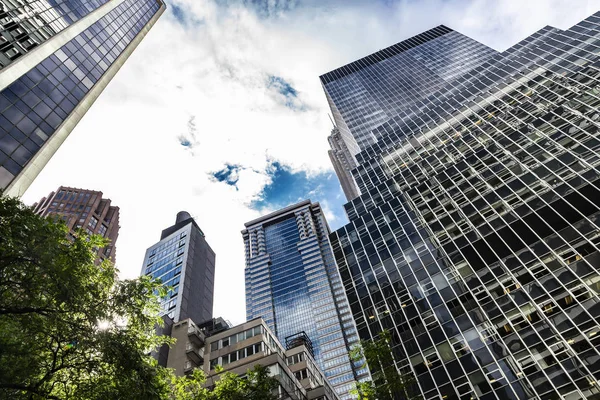 Gratte-ciel modernes à Manhattan, New York, États-Unis — Photo