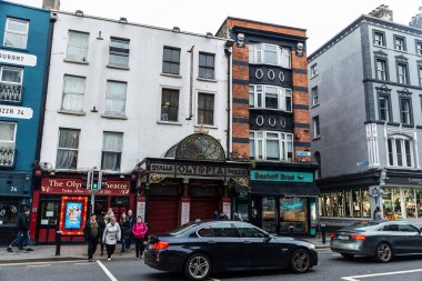 Dublin, İrlanda - 30 Aralık 2019: Dame Caddesi 'ndeki Olympia Tiyatrosu Cephesi 