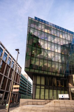 Dublin, İrlanda - 1 Ocak 2020: Facebook genel merkezi logosu, Büyük Kanal Meydanı, Dublin, İrlanda 