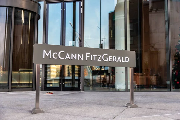 Dublín Irlanda Enero 2020 Señal Sede Mccann Fitzgerald Solicitors Bufete — Foto de Stock