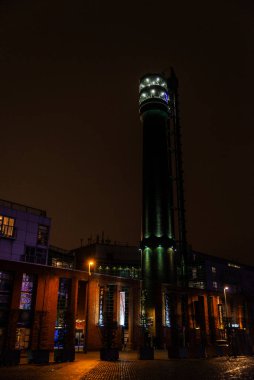 Dublin, İrlanda - 30 Aralık 2019: Bow Caddesi ve Smithfield Meydanı 'ndaki Jameson Damıtımevi Cephesi, İrlanda 