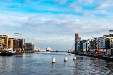 Dublin, İrlanda - 1 Ocak 2020: Liffey, İrlanda 'dan Dublin manzarası