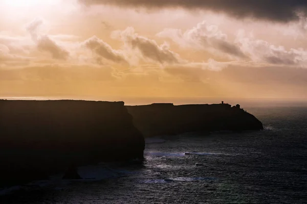 Scogliere Moher Tramonto Scogliere Sul Mare Situate Margine Sud Occidentale — Foto Stock