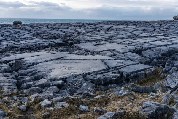 Günbatımında Burren Karst Manzarası Munster Eyaletinin Clare Ilçesinde Atlantik Okyanusu — Stok fotoğraf