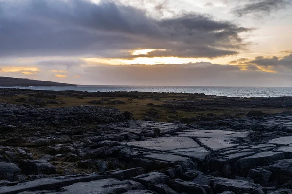 Krasová Krajina Burren Při Západu Slunce Hrabství Clare Provincie Munster — Stock fotografie