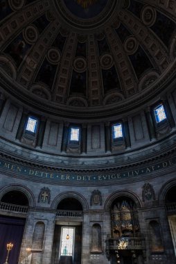 Frederik Kilisesi (Frederiks Kirke) veya Danimarka 'nın Kopenhag kentindeki Evanjelik Lüteryen Kilisesi (Marmorkirken) cephesi