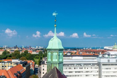 Danimarka 'da Yuvarlak Kule' den (Roundetrn) görülen Kopenhag ve Trinitatis Kilisesi 'ne bakış