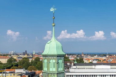 Danimarka 'da Yuvarlak Kule' den (Roundetrn) görülen Kopenhag ve Trinitatis Kilisesi 'ne bakış