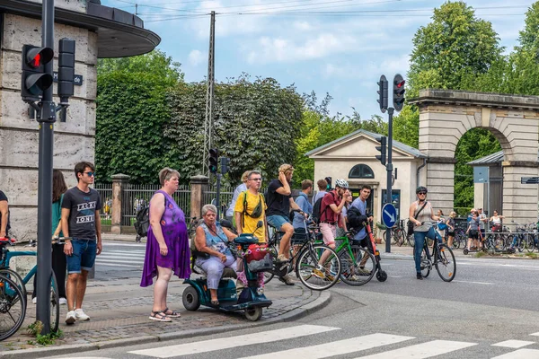 Copenhague Dinamarca Agosto 2019 Calle Con Personas Bicicleta Silla Ruedas —  Fotos de Stock