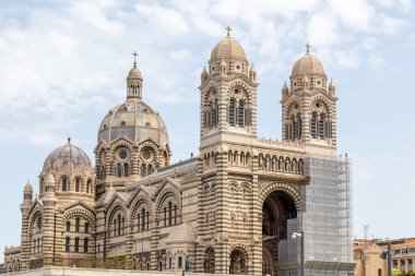 Marsilya, Bouches-du-Rhone, Fransa - 19 Nisan 2019: La Major Katedrali 1800 'lerde inşa edilmiştir..