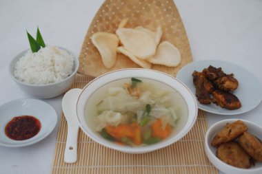 Endonezya Mutfağı Pirinç, Çorba ve Kızarmış Lezzetli Yemek