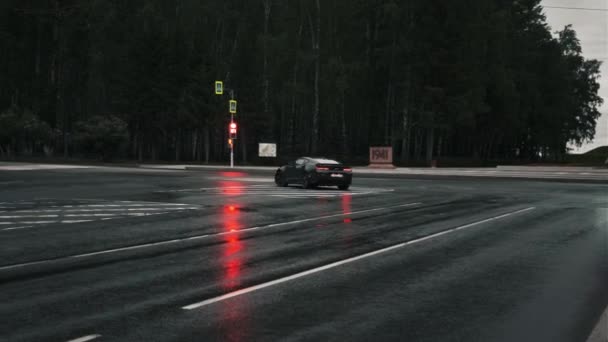 TOMSK, Rusland - 2 juni 2020: Chevrolet Camaro ZL1 the Exorcist street drift — Stockvideo