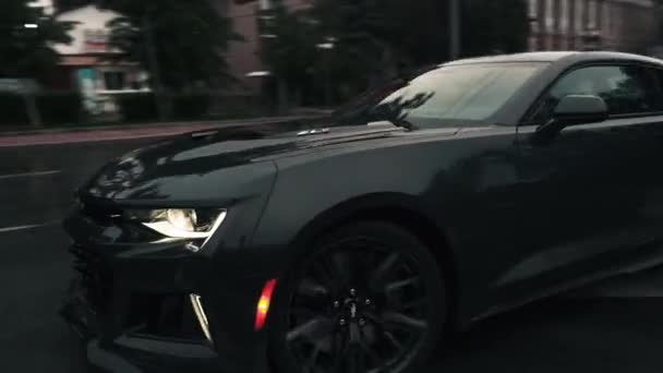 TOMSK, RUSKO - 2. června 2020: Chevrolet Camaro ZL1 Exorcist street drift — Stock video