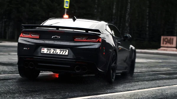 TOMSK, RUSSIA - 2020 년 6 월 2 일 : Chevrolet Camaro ZL1 the Exorcist stand in the street — 스톡 사진