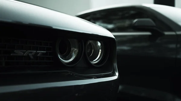 Tomsk, Rusya - 17 Temmuz 2020: Siyah Dodge Challenger SRT Helkatlı otomobil