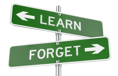 Yeşil yön oklarını, sokak işaretlerini öğren ve unut. Şeffaf arkaplanda 3B görüntüleme izole edildi