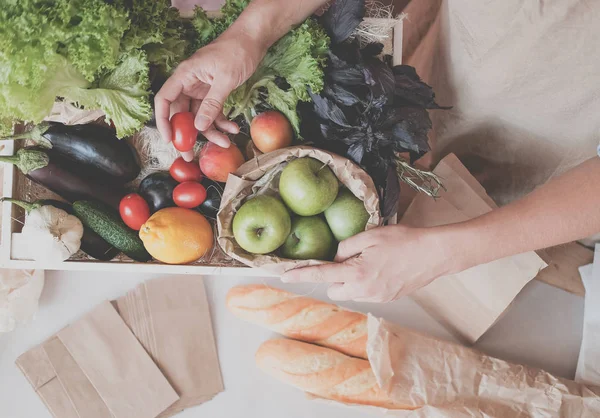 Alternatif plastik paketleme ürünleri. kumaş ve kese kağıdı.