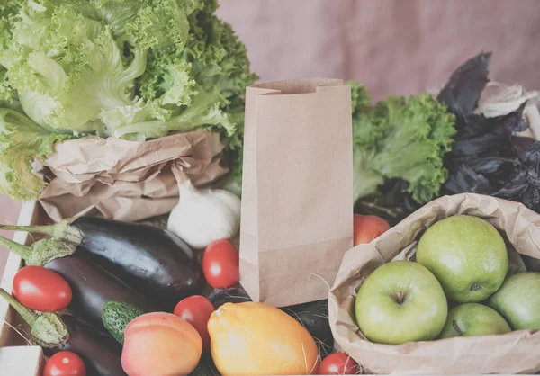 Alternatif plastik paketleme ürünleri. kumaş ve kese kağıdı.