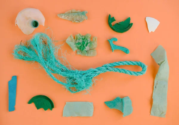 Çevre felaketi Denizden gelen çöpler. plastik atık