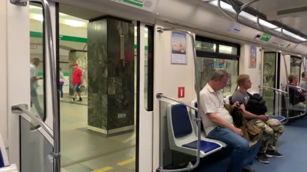 Petersburg Ryssland Augusti 2019 Dörrarna Stängda Tunnelbanan Bilen Tåget Lämnar — Stockvideo
