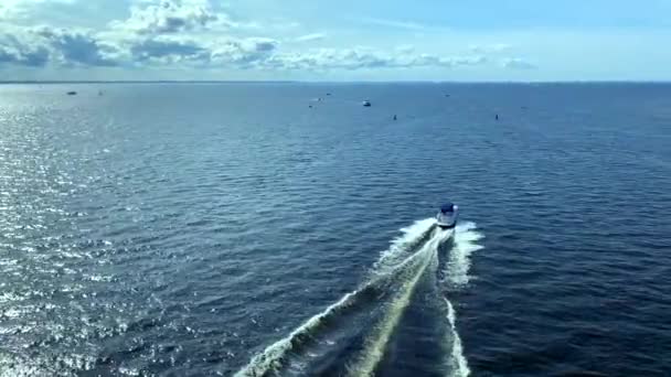 Petersburg Rusia Agosto 2019 Dos Embarcaciones Recreo Navegan Una Tras — Vídeos de Stock