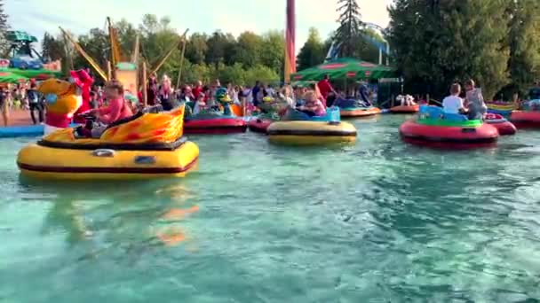 Petersburg Rússia Agosto 2019 Atração Infantil Barco Inflável Água Parque — Vídeo de Stock