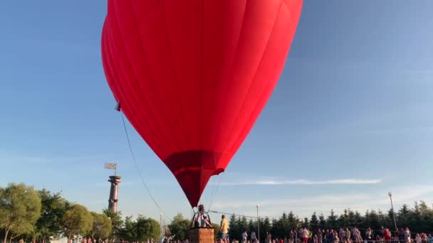 Petersburg Rússia Setembro 2019 Grande Balão Forma Coração Vermelho Parque — Vídeo de Stock