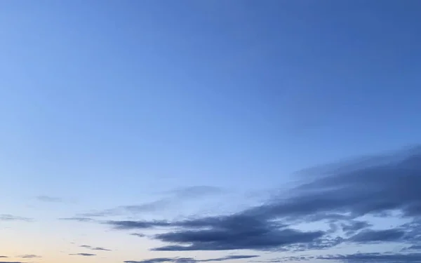 Beautiful blue sky with blue clouds — Stock Photo, Image