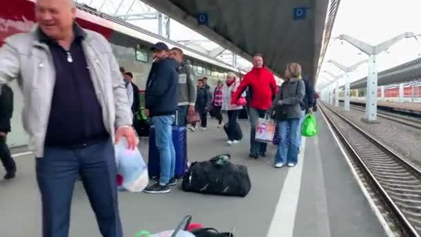 Petersburg Rússia Outubro 2019 Pessoas Vão Com Malas Para Estação — Vídeo de Stock