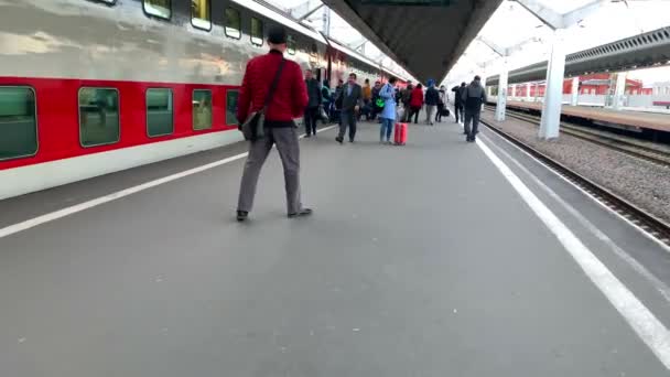 Petersburg Rosja Października 2019 Przyjeździe Pociągu Dworzec Kolejowy Moskwie Ludzie — Wideo stockowe