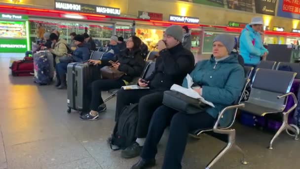 Petersburg Rússia Outubro 2019 Pessoas Estão Sentadas Sala Avivamento Carrinho — Vídeo de Stock