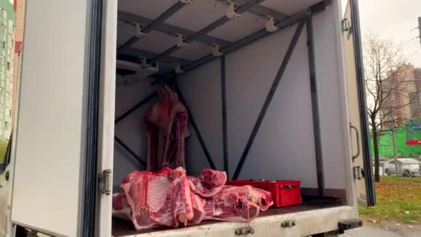 Ωμό Φρέσκο Χοιρινό Κρέας Σφάγια Ζώων Στο Αυτοκίνητο — Αρχείο Βίντεο