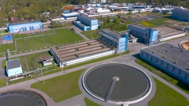 Su kanalı. Yuvarlak tortul tankları arıyorum. Radyal birincil atık. Tedavi tesislerinin tortu tanklarını kaybediyorum. Su arıtma tesisleri.