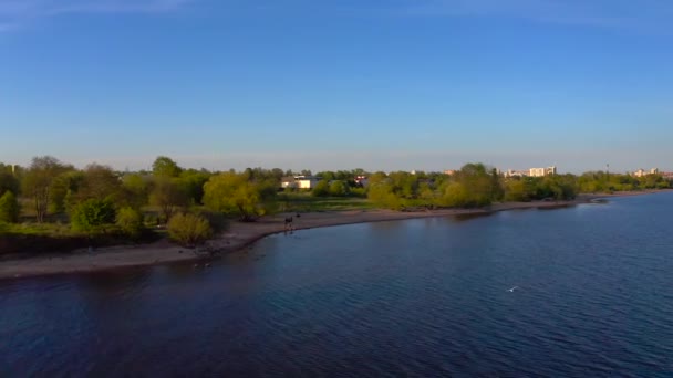 Petersburg Rusia Mayo 2020 Hermosa Playa Mar Azul Atardecer Vídeo — Vídeos de Stock