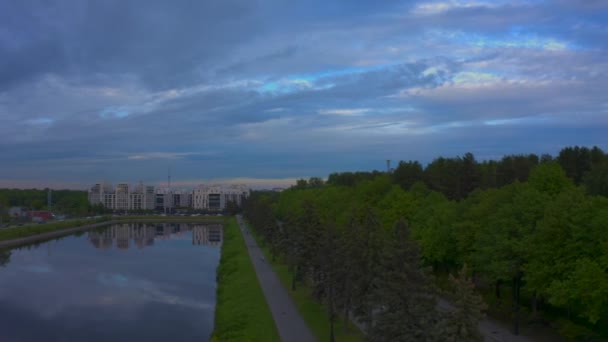 Petersburg Rússia Junho 2020 Vista Aérea Pessoas Caminhando Longo Ciclovia — Vídeo de Stock